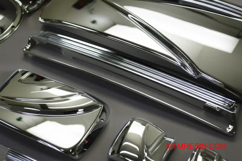 Pièces de haute qualité en polycarbonate électrodéposées, mélange d'ABS, présentant une finition de surface métallique et une adhérence au revêtement supérieures.